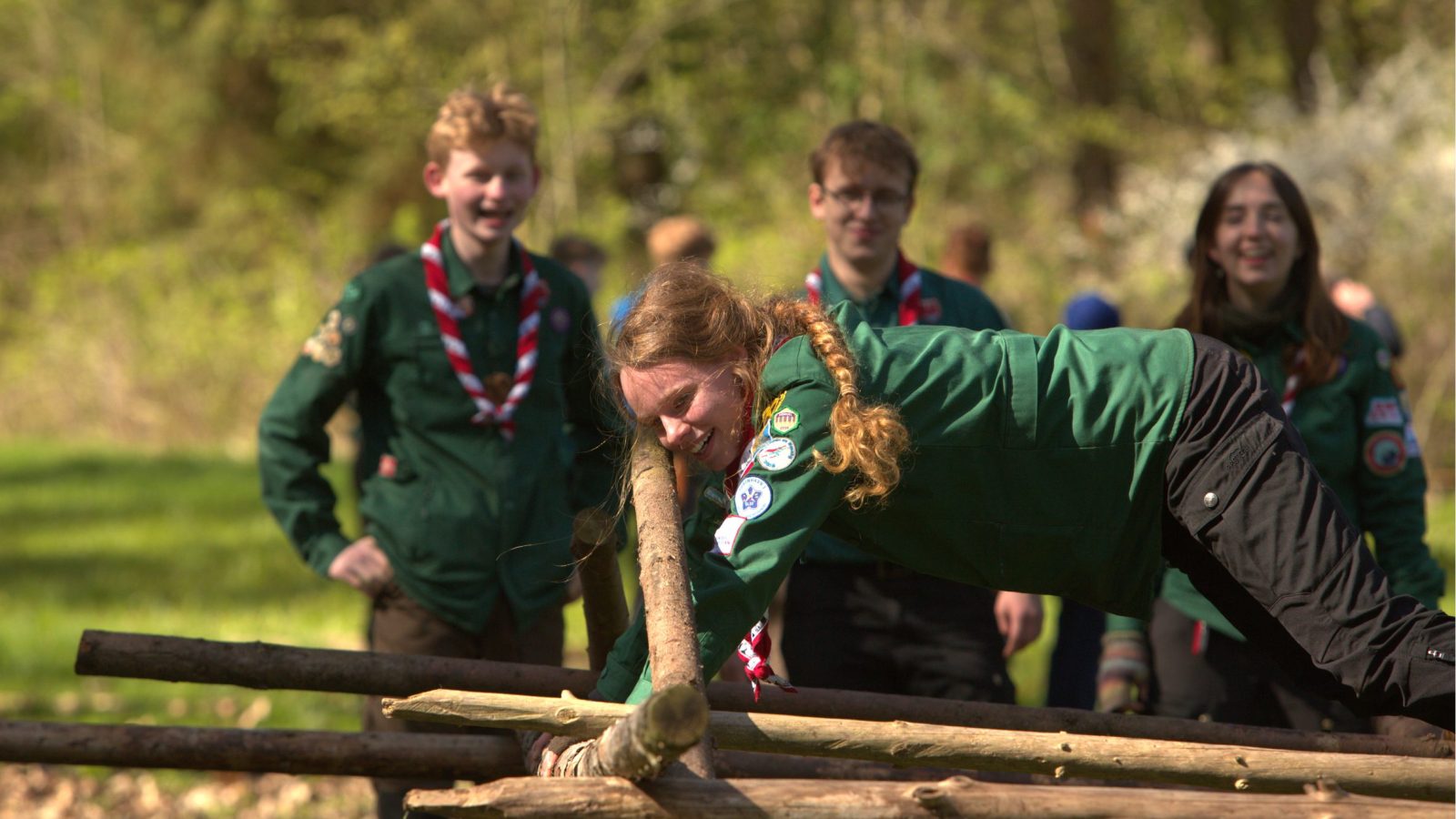 Spejdere der leger på rafter